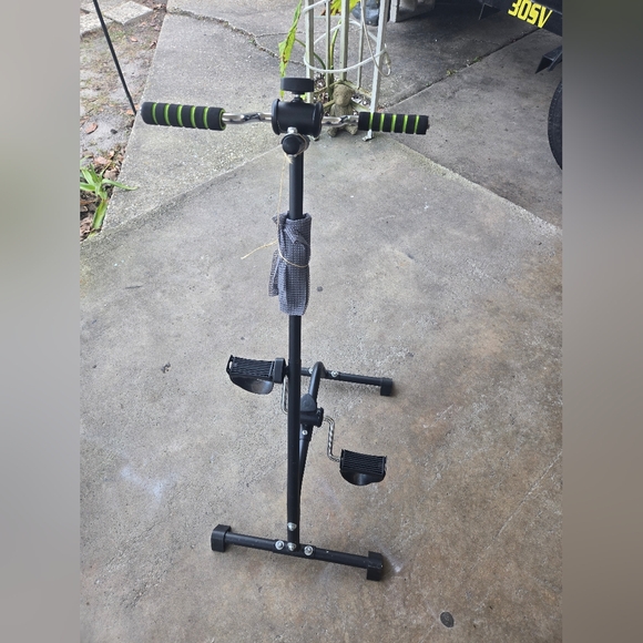 Vejia Stepper Exercise Bike Arm and Leg Exerciser For Seniors And Elderly - Picture 1 of 6